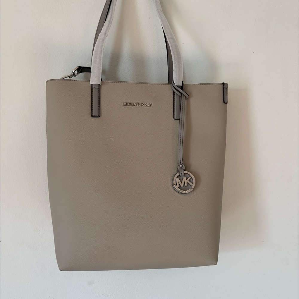 NWT Michael Kors Shoulder Tote, Grey/Cement
